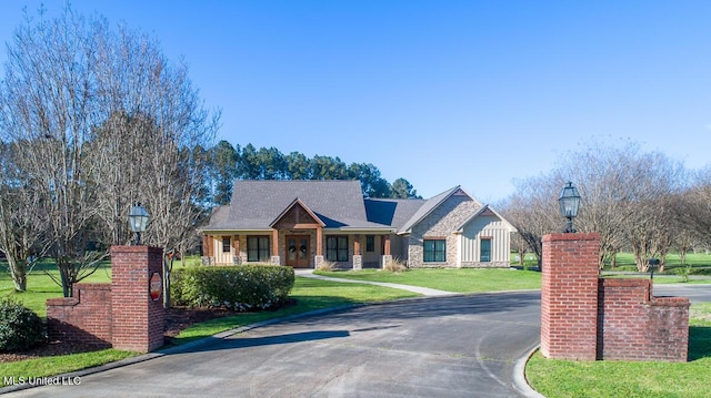 29 Club Dr, Natchez, MS 39120 - view of front of home with a front yard and stone siding