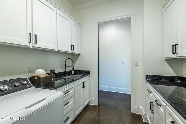 29 Club Dr, Natchez, MS 39120 - laundry area with crown molding, baseboards, washer / clothes dryer, a sink, and cabinet space