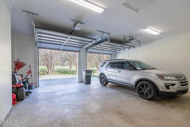 29 Club Dr, Natchez, MS 39120 - garage with a garage door opener