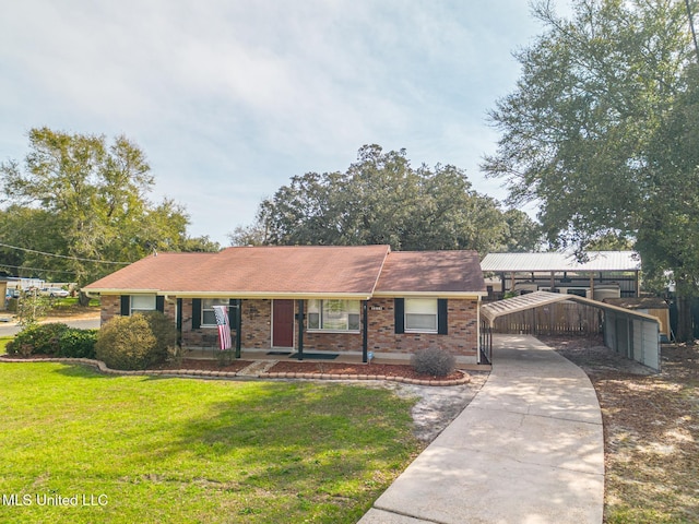 single story home with a front yard