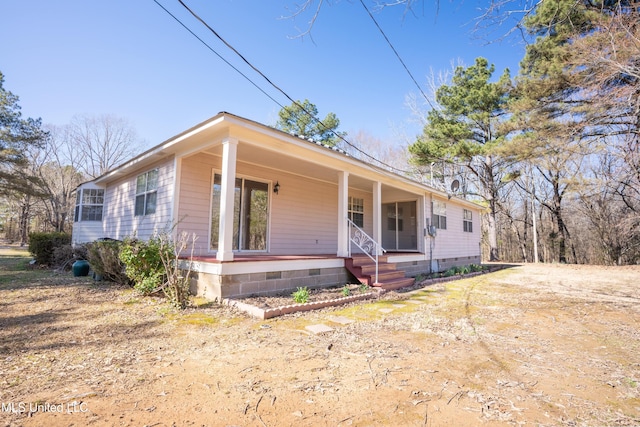 view of front of property with crawl space and covered porch