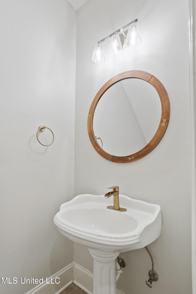 144 Whisper Lake Blvd, Madison, MS 39110 - bathroom with baseboards and a sink