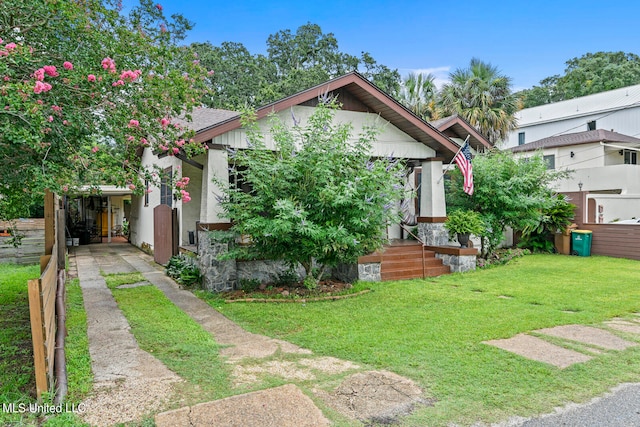 view of front facade with a front yard