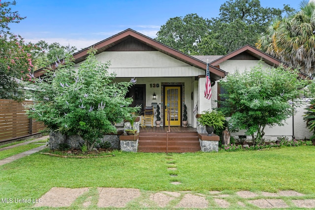 view of front of house featuring a front yard