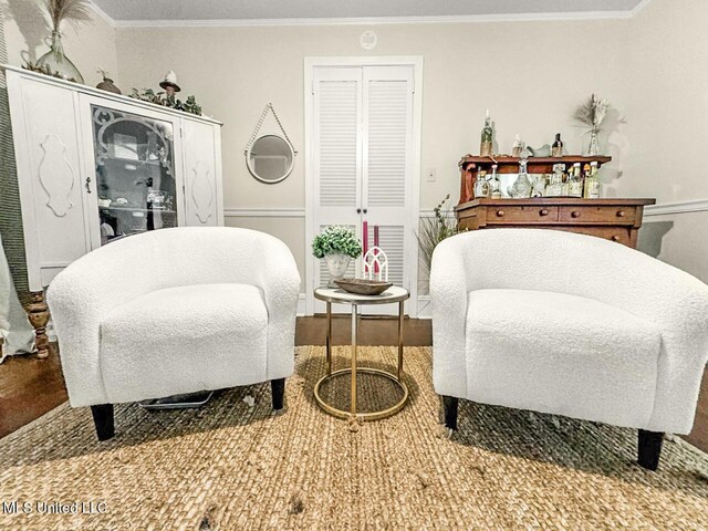 1802 Robinson St, Natchez, MS 39120 - living area with crown molding