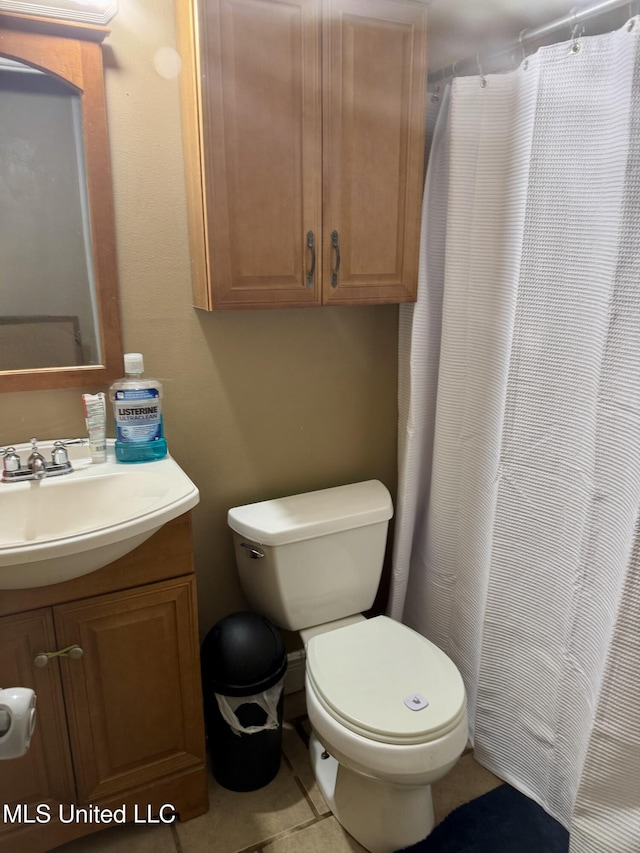 900 Orange St, Ocean Springs, MS 39564 - bathroom featuring toilet, vanity, and a shower with shower curtain