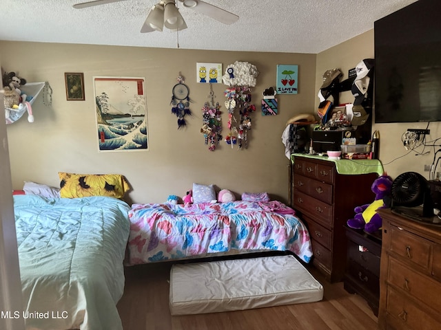 900 Orange St, Ocean Springs, MS 39564 - bedroom featuring wood finished floors, a textured ceiling, and ceiling fan