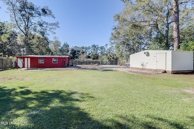 view of yard with an outdoor structure