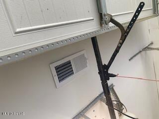 5211 Washington Ave, Gulfport, MS 39507 - garage view