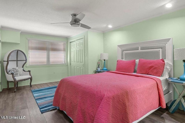 842 Deer Dr, Bay Saint Louis, MS 39520 - bedroom featuring wood finished floors, ornamental molding, a ceiling fan, a closet, and baseboards