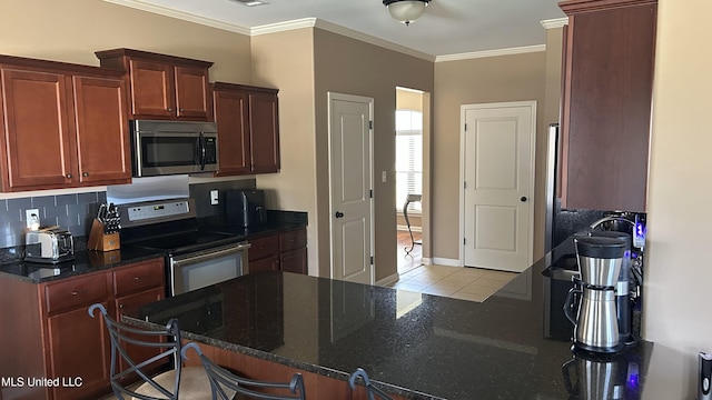 14291 Buttercup Dr, Olive Branch, MS 38654 - kitchen featuring appliances with stainless steel finishes, a peninsula, light tile patterned floors, crown molding, and a breakfast bar