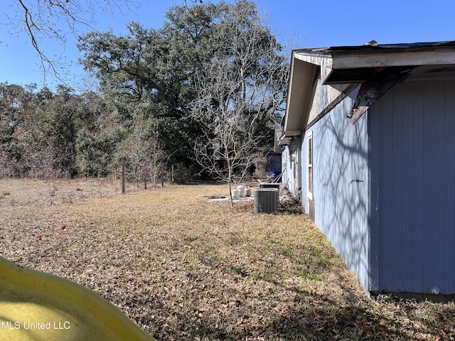 view of yard with cooling unit