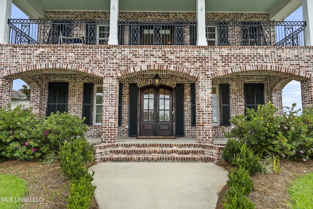 entrance to property with a balcony