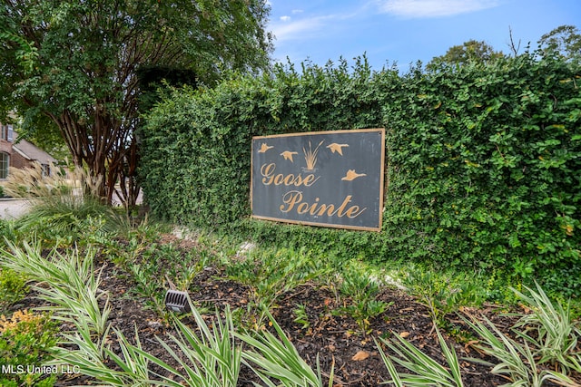 view of community / neighborhood sign