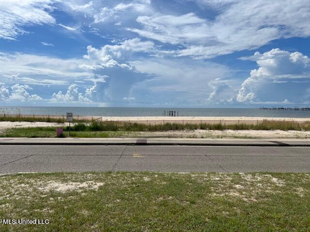 233 N Beach Blvd, Waveland, MS 39576