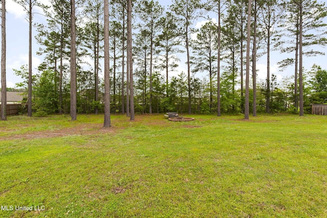 view of yard featuring a fire pit
