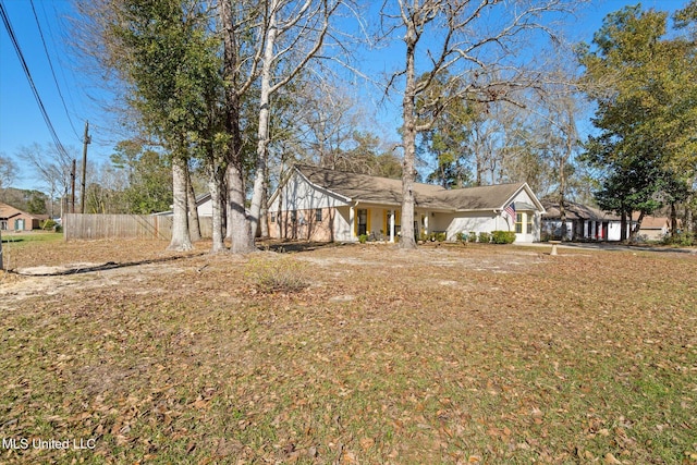 view of front of property with a front lawn and fence