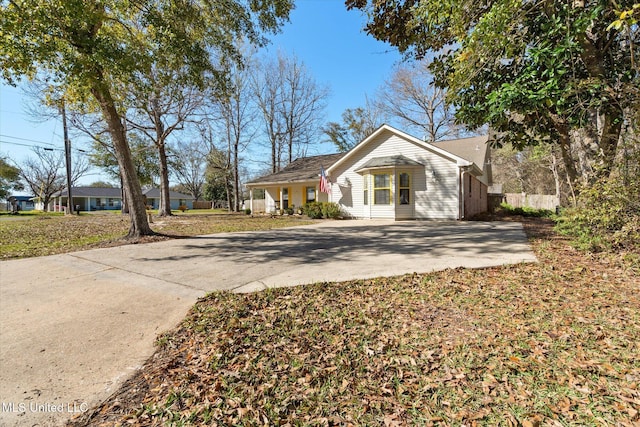 ranch-style house featuring fence