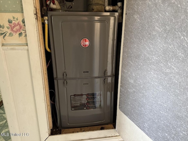 208 Cedar Dr, Diberville, MS 39540 - utility room with water heater