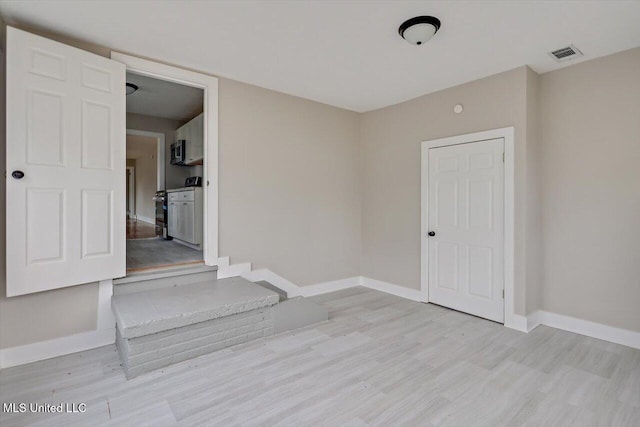 127 Autumn Dr, Vicksburg, MS 39180 - spare room featuring light wood-style floors, baseboards, and visible vents