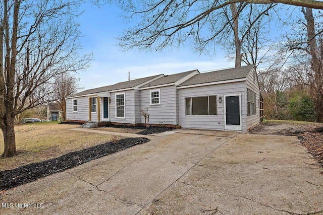 127 Autumn Dr, Vicksburg, MS 39180 - single story home with driveway and roof with shingles