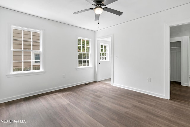 unfurnished room with dark wood-type flooring and ceiling fan