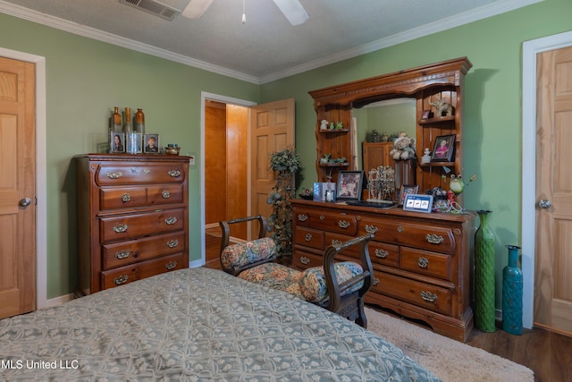 bedroom featuring ornamental molding, hardwood / wood-style floors, and ceiling fan