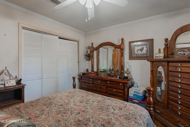 bedroom featuring crown molding, a closet, and a textured ceiling