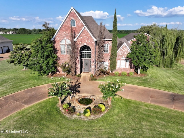 view of front of property with a front yard