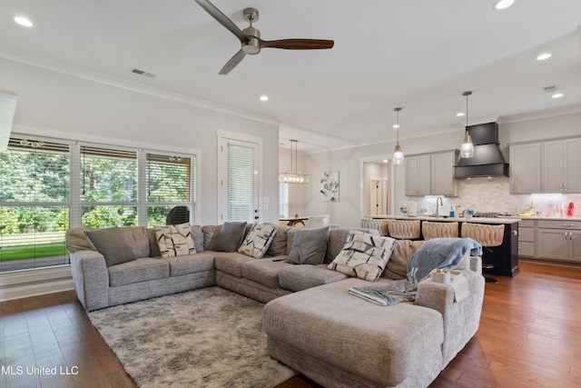 6731 Bobwhite Cir, Southaven, MS 38672 - living area featuring ornamental molding, a ceiling fan, recessed lighting, and wood-type flooring
