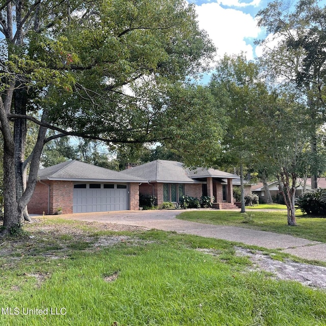 view of front of home featuring a garage and a front lawn