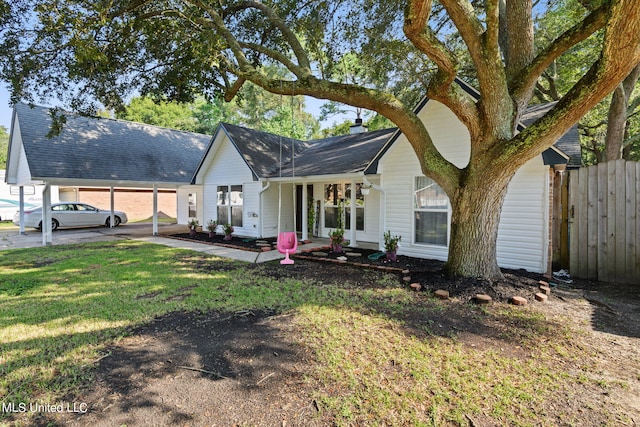 view of front facade featuring a front yard and a carport