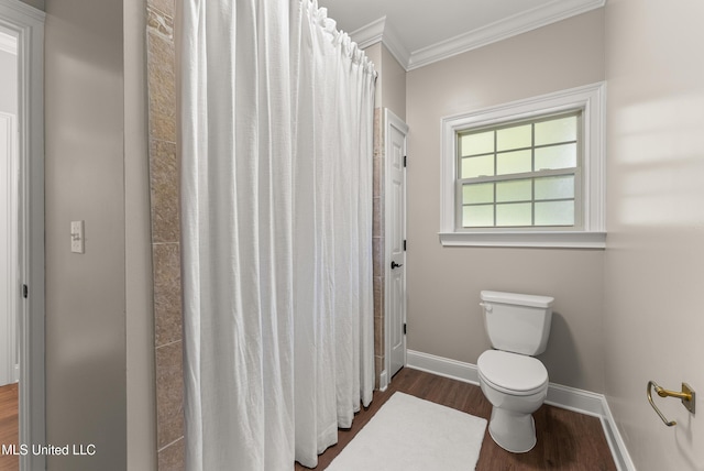445 Carey Chapel Rd, Red Banks, MS 38661 - bathroom featuring wood finished floors, crown molding, and curtained shower