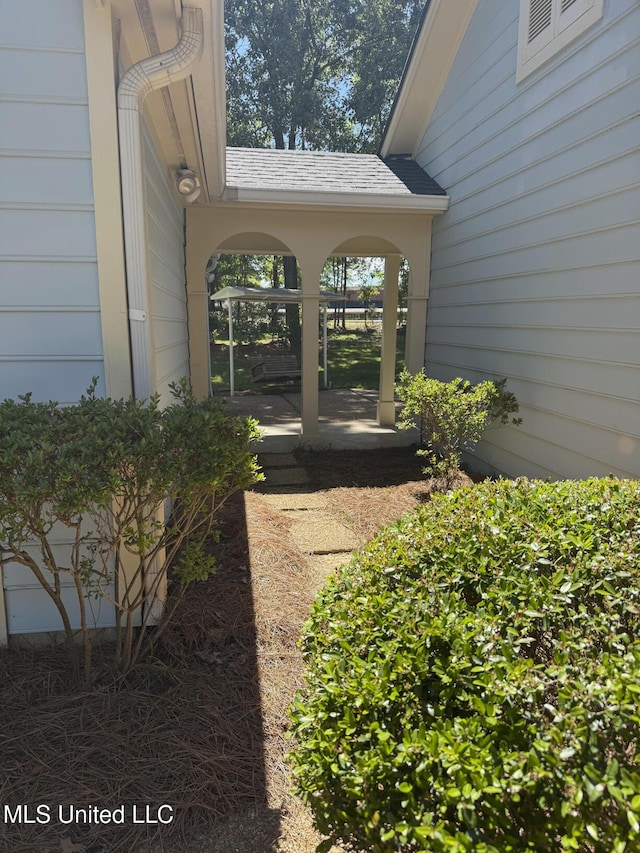 121 Kenbridge Ln, Madison, MS 39110 - property entrance featuring a patio area