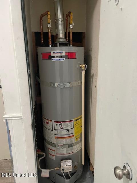 754 Valley Springs Dr, Southaven, MS 38671 - utility room with secured water heater