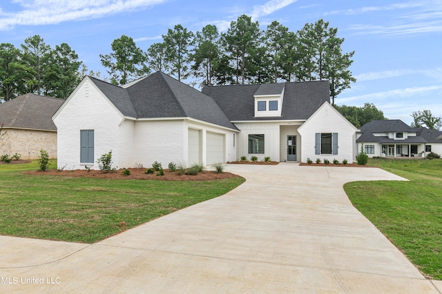 view of front of property featuring a front yard and a garage