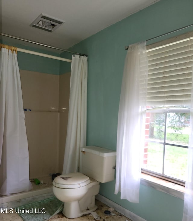 818 Cedar Grove Ave, Picayune, MS 39466 - bathroom featuring toilet and curtained shower