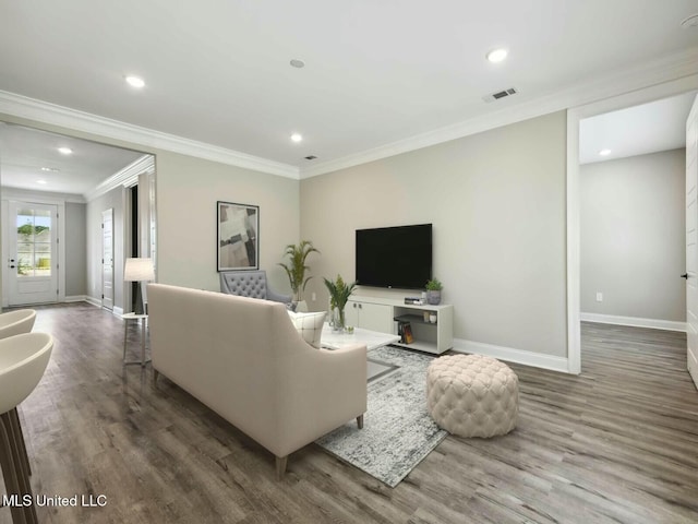 10507 Glade Cv, Gulfport, MS 39503 - living room featuring ornamental molding, visible vents, wood finished floors, and baseboards