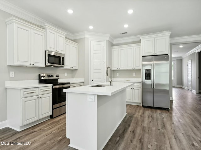 10507 Glade Cv, Gulfport, MS 39503 - kitchen featuring white cabinetry, a sink, visible vents, stainless steel appliances, and dark wood-type flooring
