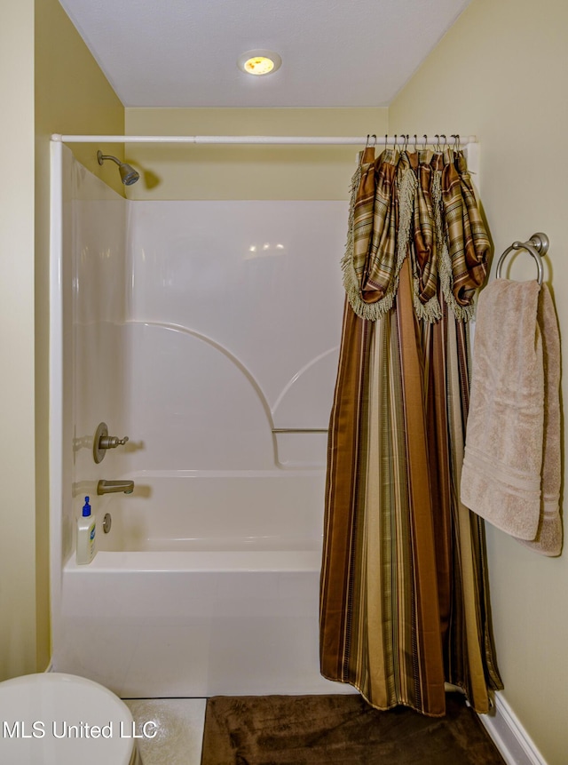 102 Grand Bear Cir, Vicksburg, MS 39183 - full bath featuring toilet and shower / bath combo with shower curtain