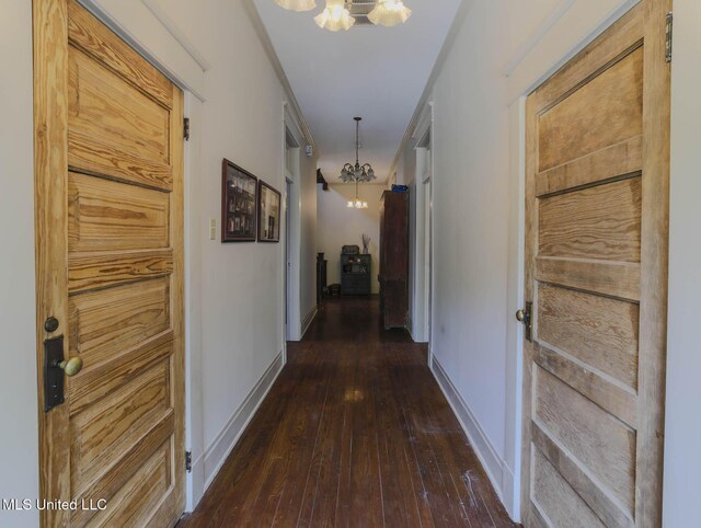 307 Grand Blvd, Greenwood, MS 38930 - corridor with an inviting chandelier, baseboards, hardwood / wood-style flooring, and visible vents