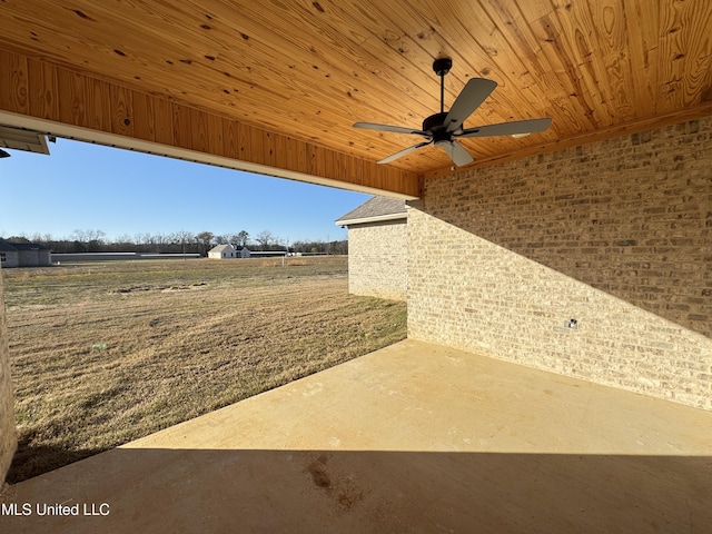 view of yard with a ceiling fan and a patio