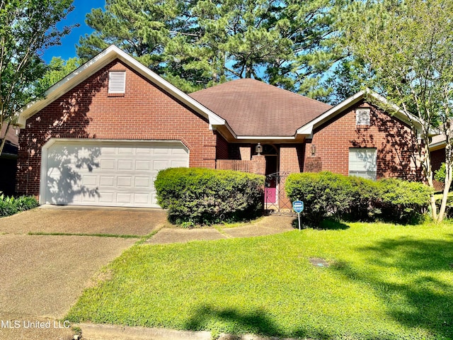 view of front of house featuring a front yard and a garage