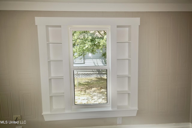 2200 19th Ave, Gulfport, MS 39501 - detailed view of built in features