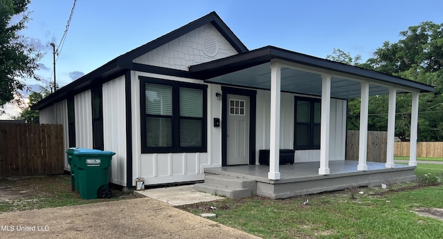 2200 19th Ave, Gulfport, MS 39501 - view of front of home with a porch and board and batten siding