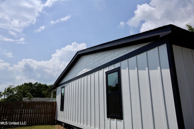 2200 19th Ave, Gulfport, MS 39501 - view of side of property featuring board and batten siding