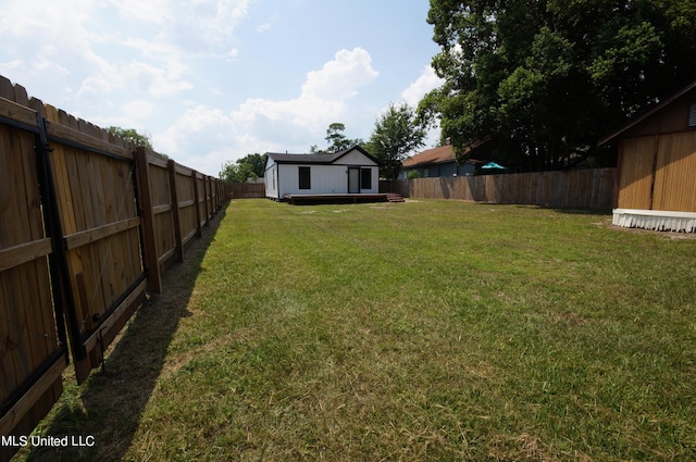 2200 19th Ave, Gulfport, MS 39501 - view of yard with an outbuilding