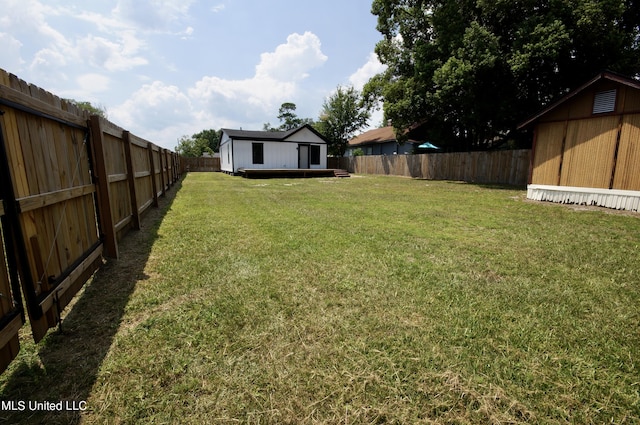 2200 19th Ave, Gulfport, MS 39501 - view of yard with an outbuilding