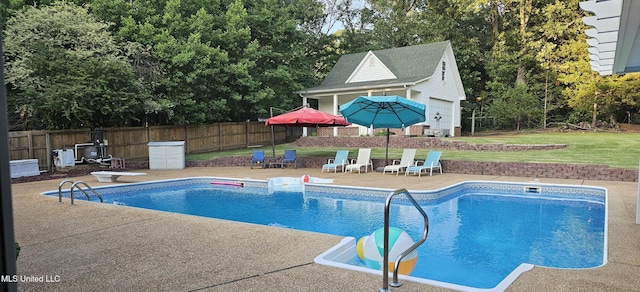 4424 Rebekah Dr, Olive Branch, MS 38654 - view of swimming pool featuring a patio area, an outbuilding, view of scattered trees, and a diving board