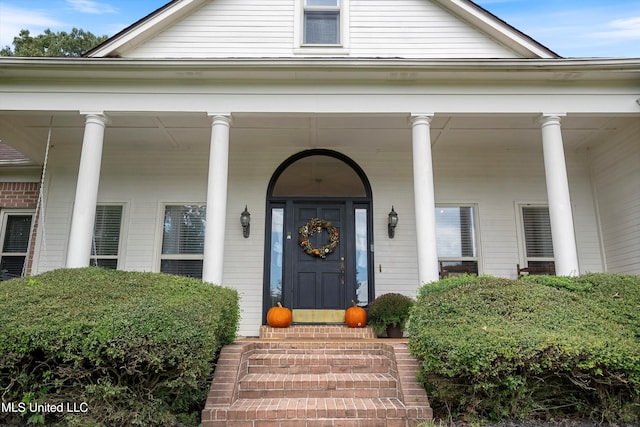 entrance to property featuring covered porch